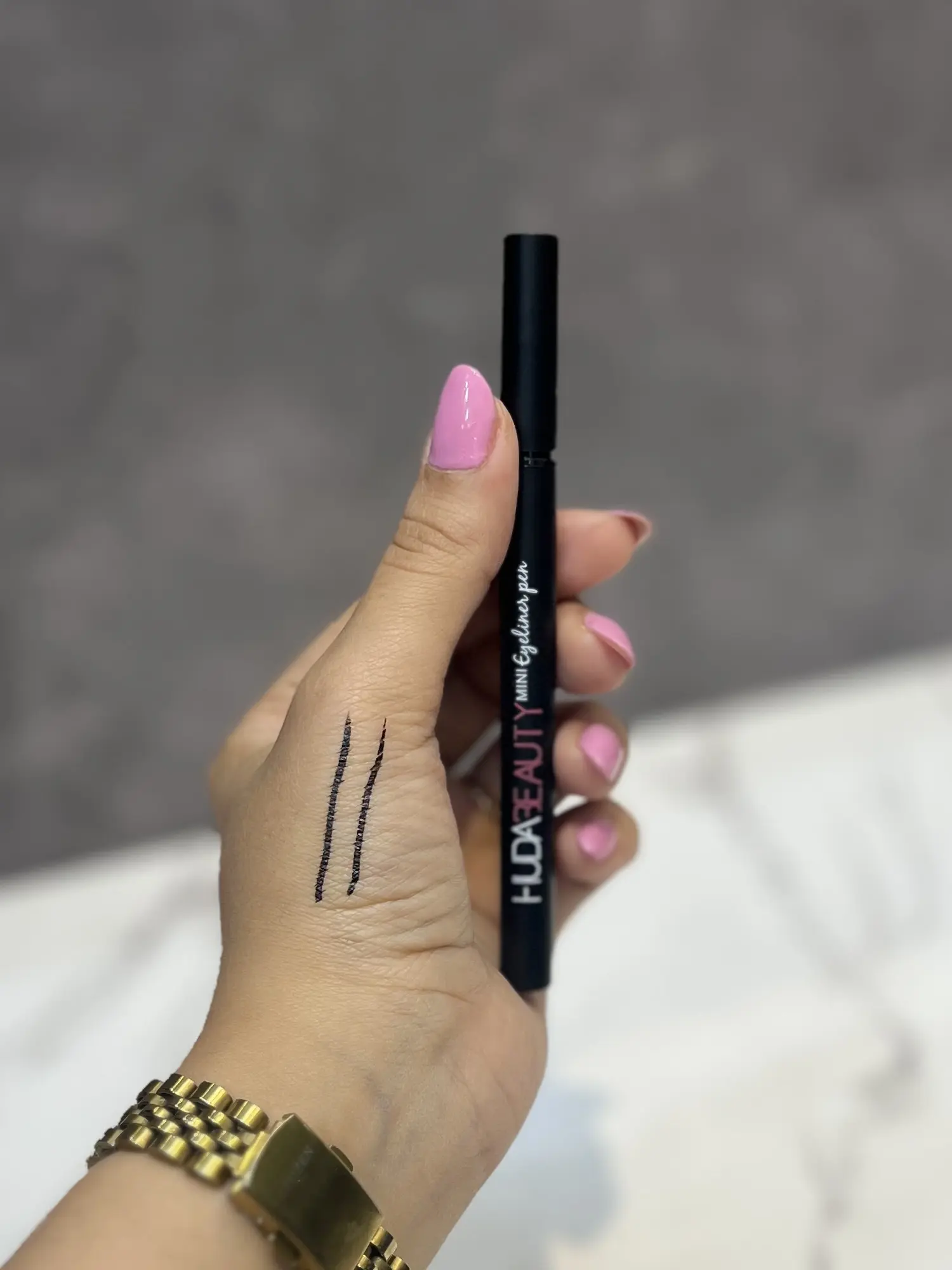 خط چشم ماژیکی HUDABEAUTY